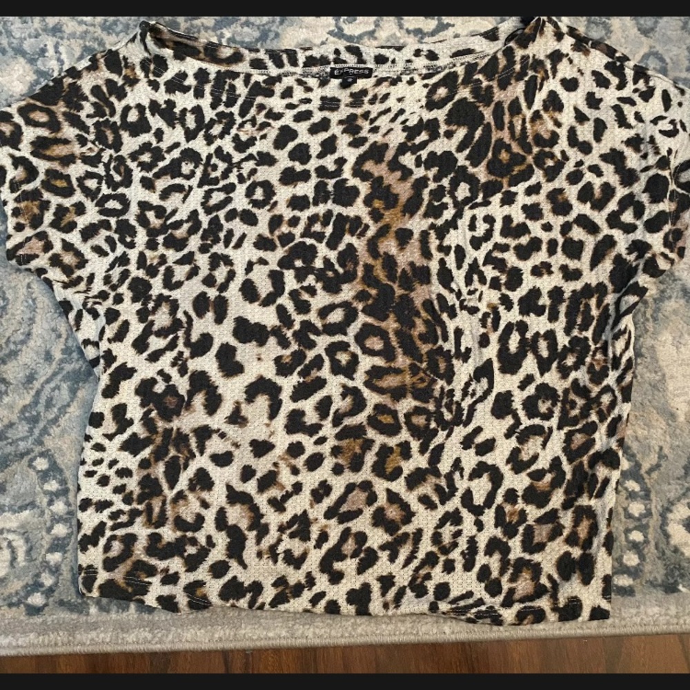 Express waffle knit animal print shirt M